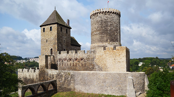 Zamek w Będzinie: starożytna twierdza, tajemnicza w swojej mroczności i piękna w swojej oryginalności