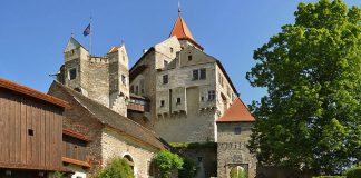 10 самых красивых замков Чехии