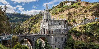 7 уникальных зданий, построенных в самых абсурдных и неподходящих для этого местах