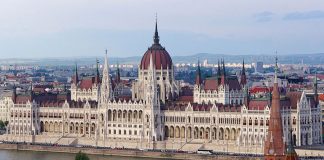 Здание венгерского парламента в Будапеште: одно из самых узнаваемых сооружений в мире